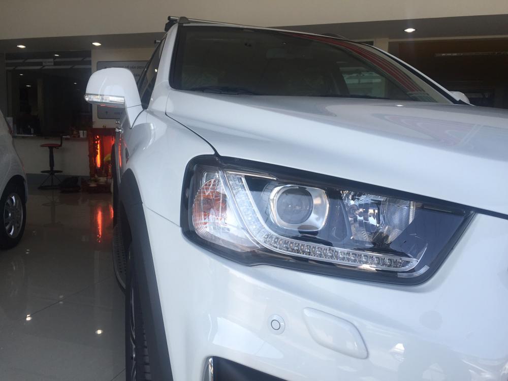 Chevrolet Captiva LTZ 2017 - Bán Chevrolet Captiva LTZ đời 2017, màu trắng