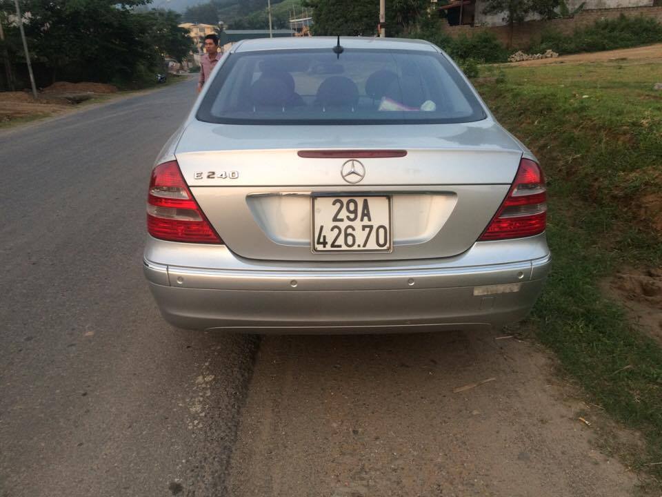 Mercedes-Benz E240 2003 - Cần bán xe Mercedes đời 2003, màu bạc