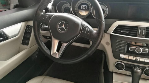Mercedes-Benz C200   2.0 AT  2011 - Cần bán Mercedes 2.0 AT đời 2011, 850 triệu