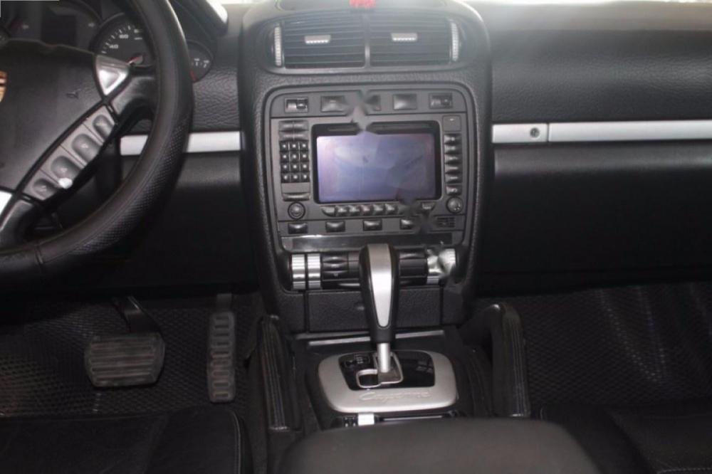 Porsche Cayenne 2005 - Bán Porsche Cayenne sản xuất 2005, màu xám, nội thất da màu đen sang trọng