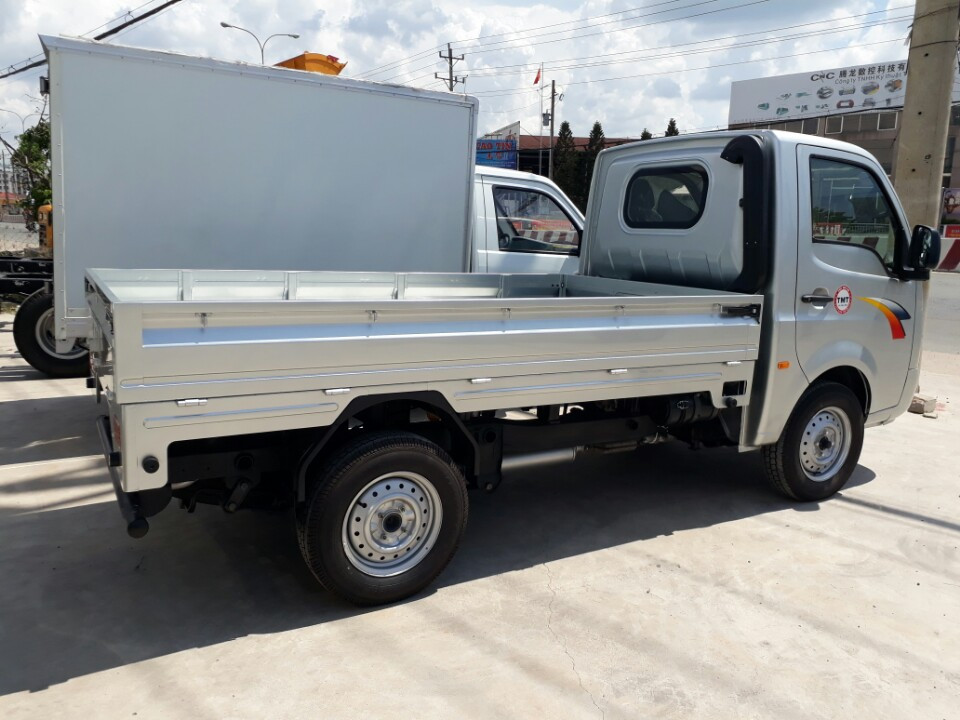 Xe tải 5000kg 2017 - Bán ô tô xe tải 1 tấn - dưới 1,5 tấn 2017, màu bạc, giá chỉ 250 triệu