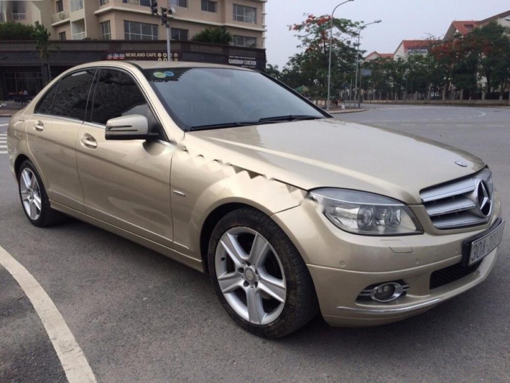 Mercedes-Benz C300  AMG 2010 - Cần bán lại xe Mercedes AMG đời 2010, màu vàng xe gia đình, 660tr