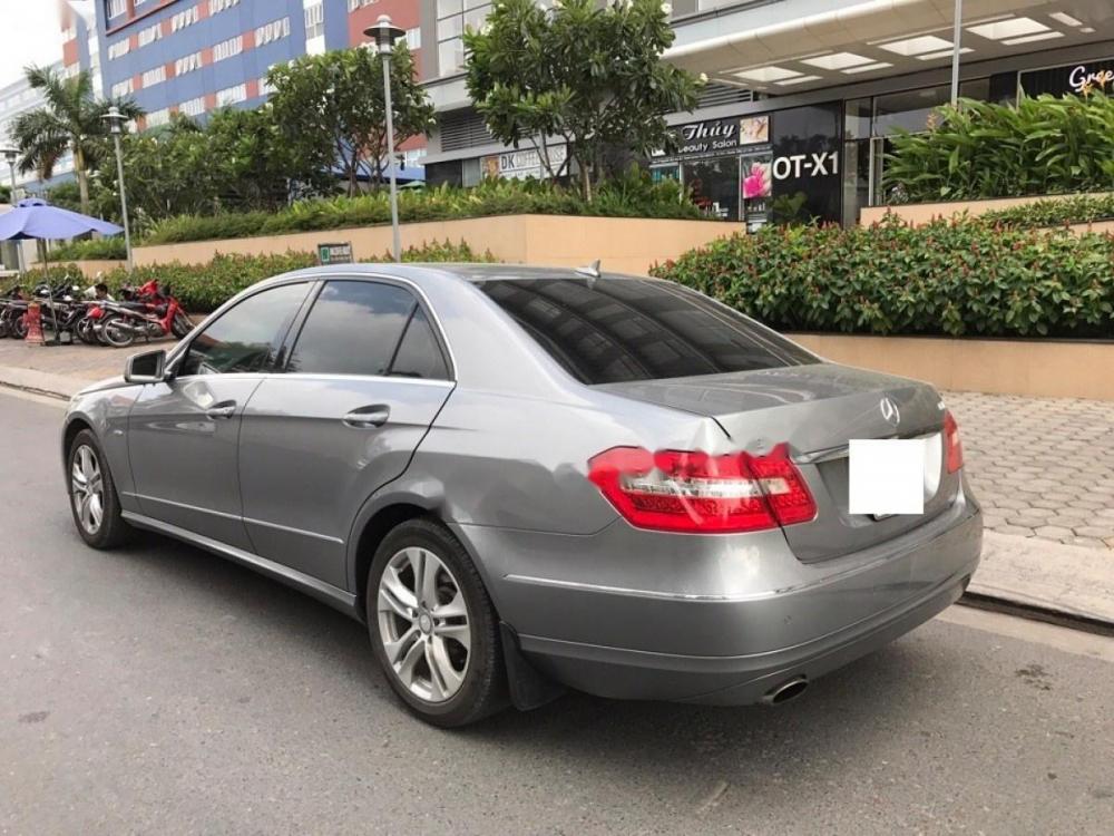 Mercedes-Benz E250 CGI 2009 - Bán ô tô Mercedes E250 CGI đời 2009, màu xám số tự động, giá tốt