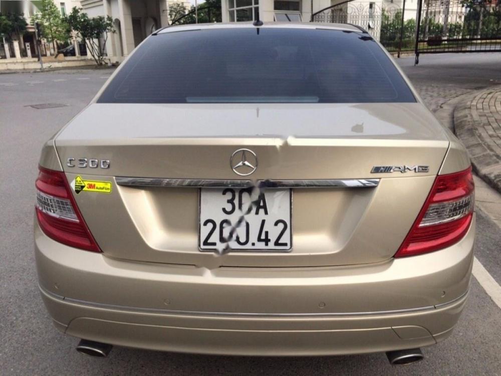 Mercedes-Benz C300  AMG 2010 - Cần bán lại xe Mercedes AMG đời 2010, màu vàng xe gia đình, 660tr