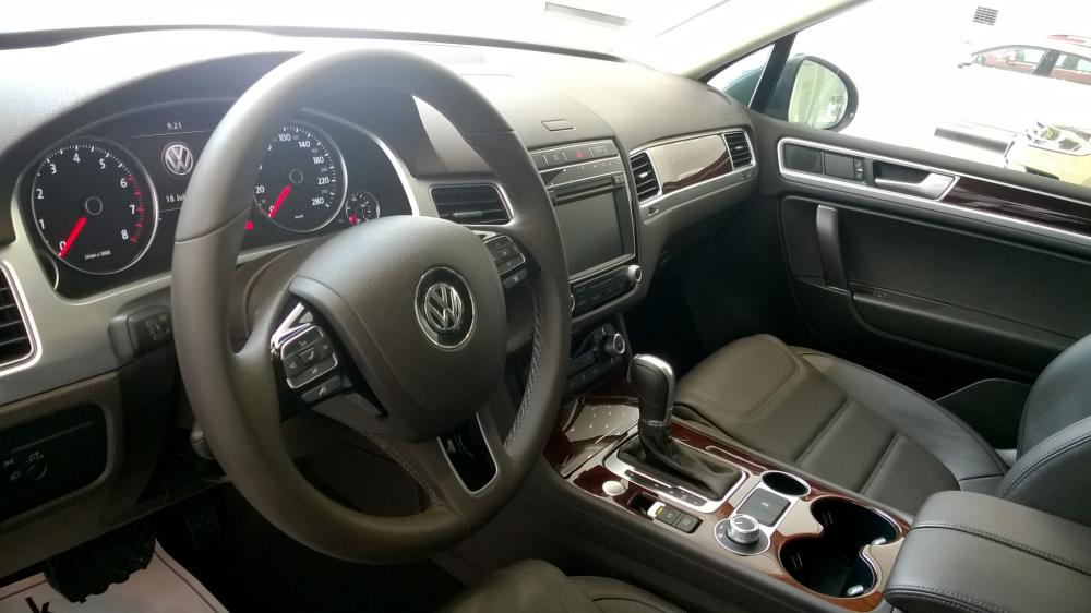 Volkswagen Touareg GP 2014 - Xe nhập Đức Volkswagen Touareg GP đời 2014, màu bạc, cam kết giá tốt nhất thị trường. LH Hương: 0902.608.293