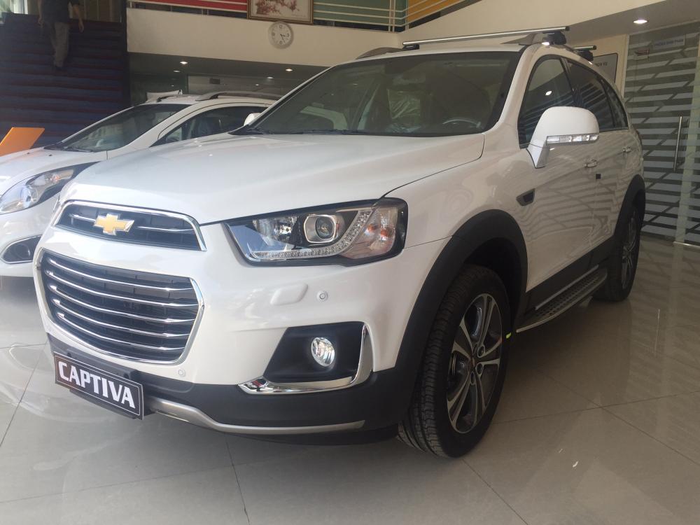 Chevrolet Captiva LTZ 2017 - Bán Chevrolet Captiva LTZ đời 2017, màu trắng