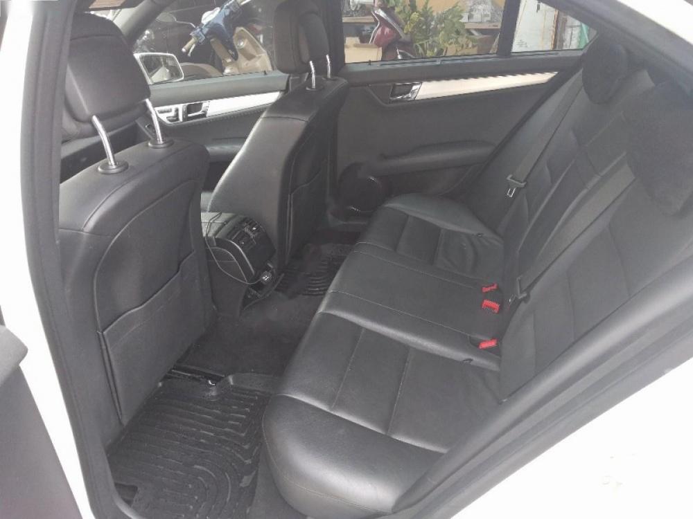 Mercedes-Benz C300 AMG 2010 - Bán xe Mercedes C300 AMG đời 2010, màu trắng, giá tốt