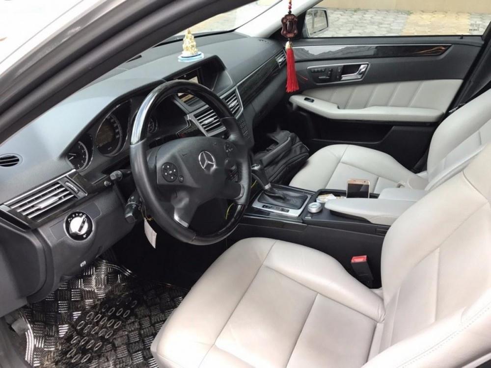 Mercedes-Benz E250 CGI 2009 - Bán ô tô Mercedes E250 CGI đời 2009, màu xám số tự động, giá tốt