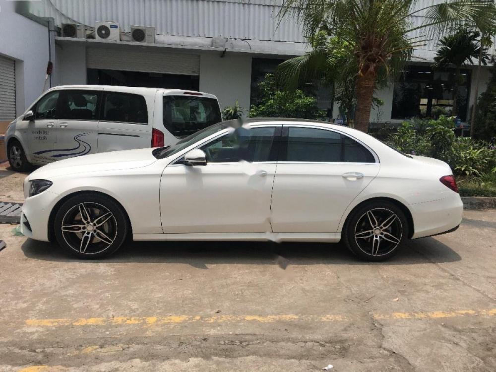 Mercedes-Benz E300 2017 - Bán ô tô Mercedes đời 2017, màu trắng