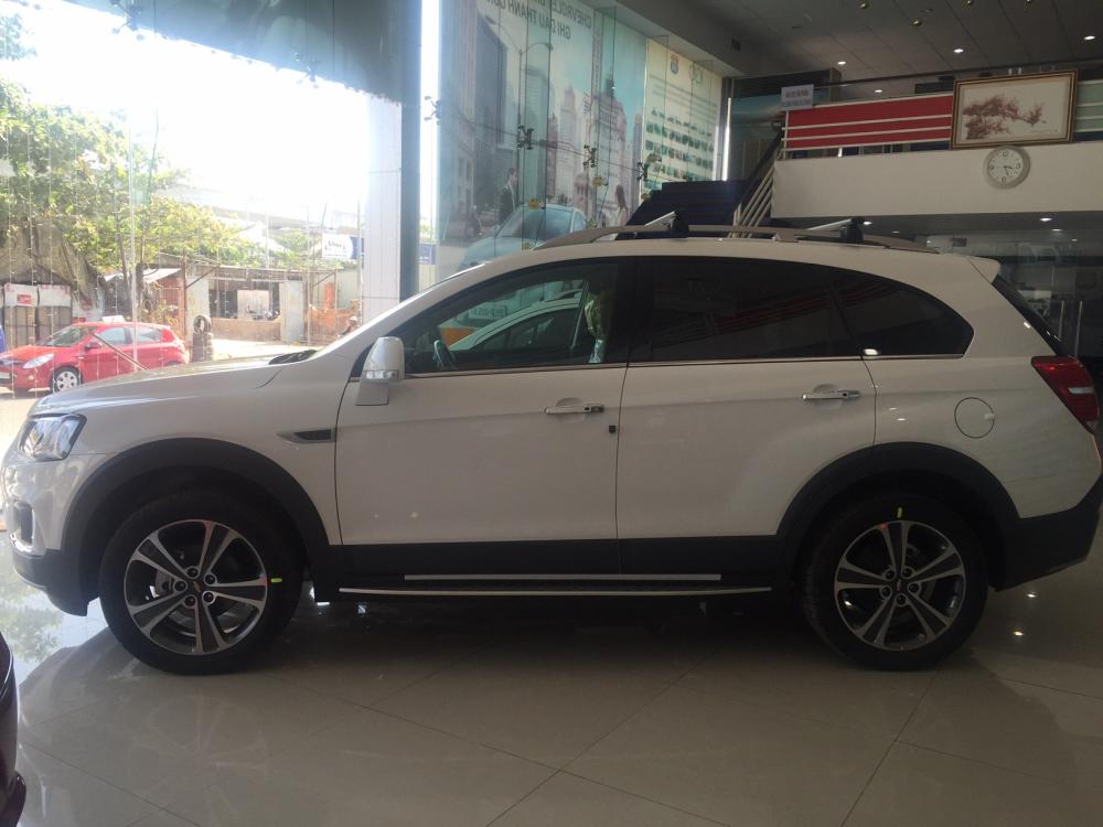 Chevrolet Captiva LTZ 2017 - Bán Chevrolet Captiva LTZ đời 2017, màu trắng