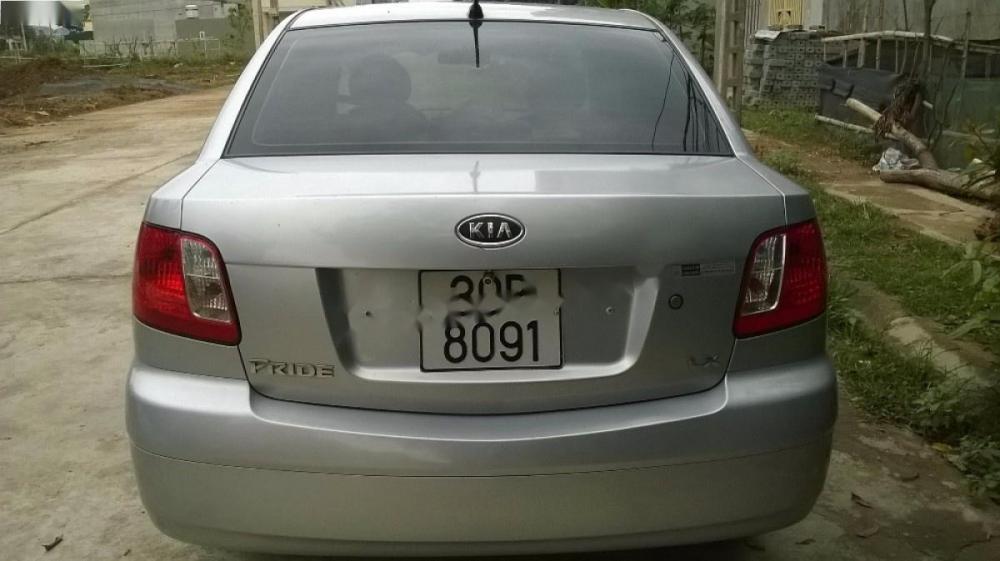 Kia Pride 2009 - Bán ô tô Kia Pride sản xuất 2009, còn rất tốt, lốp mới, hạn đăng kiểm tháng 5 năm 2018