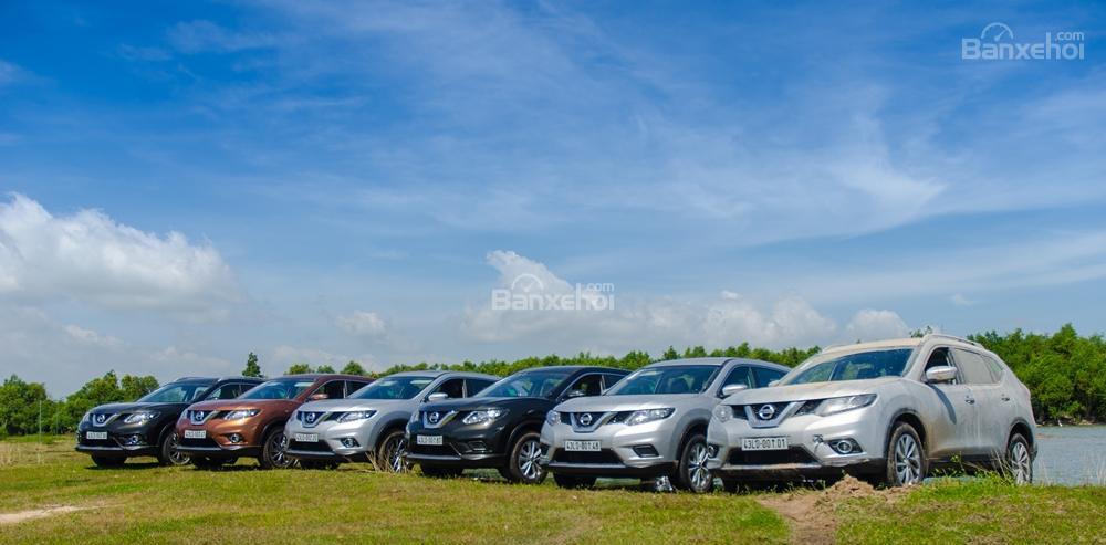 Nissan X trail SL 2017 - Bán ô tô Nissan X Trail SL 2017, màu bạc, giá chỉ 999 triệu