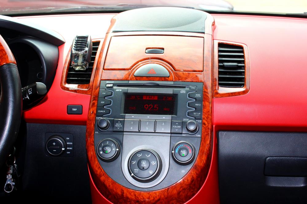 Kia Soul 4U 1.6AT 2008 - Bán Kia Soul 4U 1.6AT đời 2008, màu bạc, nhập khẩu, 385tr, kiểu dáng thân thiện