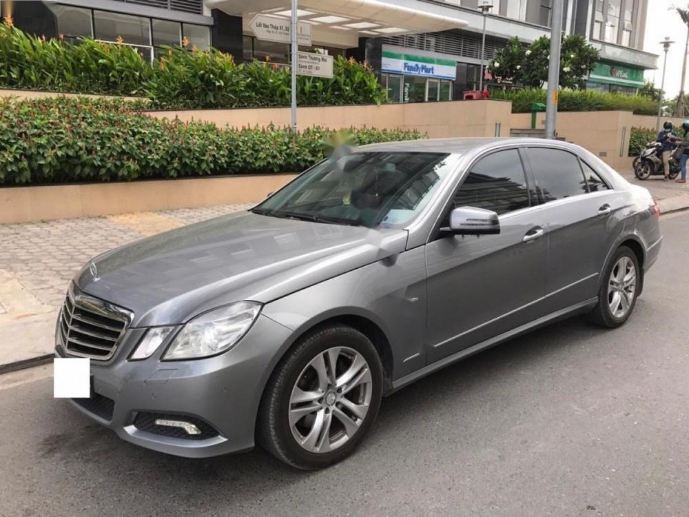 Mercedes-Benz E250 CGI 2009 - Bán ô tô Mercedes E250 CGI đời 2009, màu xám số tự động, giá tốt