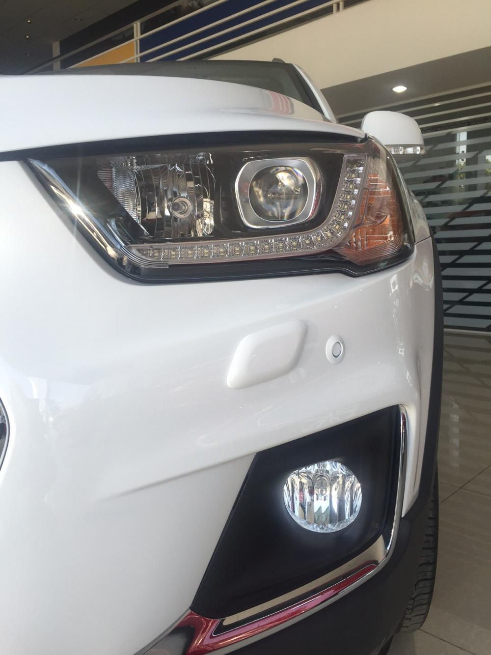 Chevrolet Captiva LTZ 2017 - Bán Chevrolet Captiva LTZ đời 2017, màu trắng