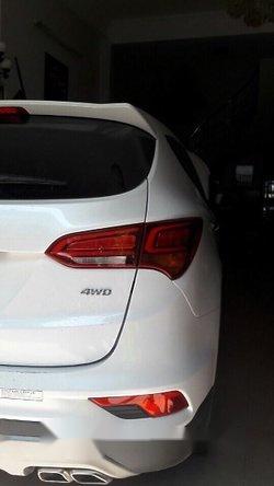 Hyundai Santa Fe 4WD 2016 - Cần bán lại xe Hyundai Santa Fe 4WD đời 2016, màu trắng