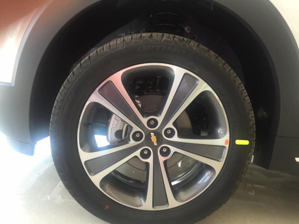 Chevrolet Captiva LTZ 2017 - Bán Chevrolet Captiva LTZ đời 2017, màu trắng