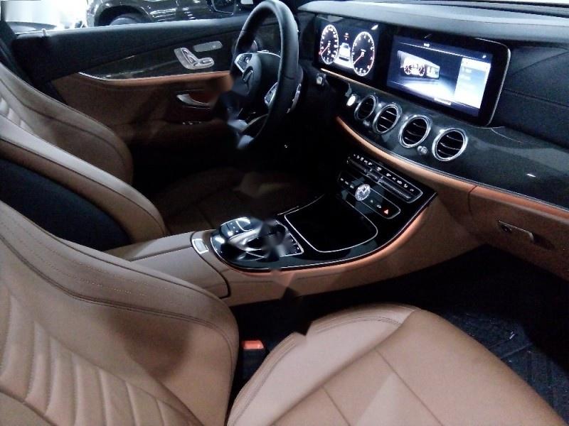 Mercedes-Benz E300 2017 - Bán xe Mercedes đời 2017, màu đỏ, xe nhập