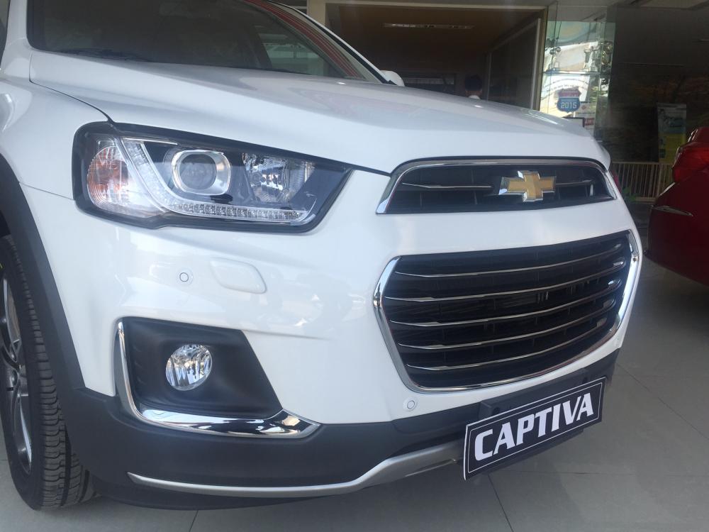 Chevrolet Captiva LTZ 2017 - Bán Chevrolet Captiva LTZ đời 2017, màu trắng