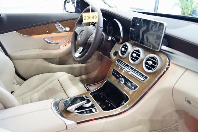 Mercedes-Benz C250 2017 - Bán Mercedes C250 đời 2017, màu xanh