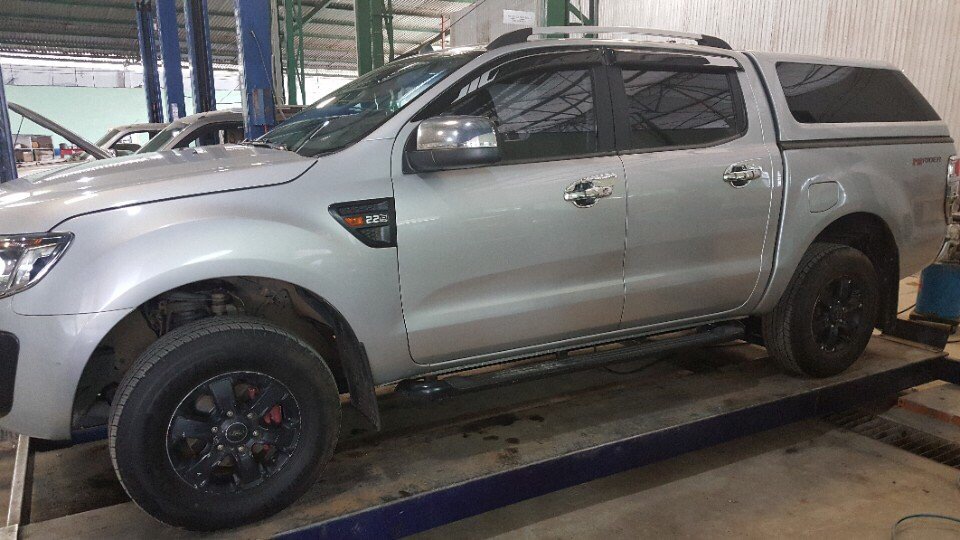 Ford Ranger XLS 2012 - Cần bán Ford Ranger số sàn, đời 2012 ,1 cầu trang bị nhiều đồ chơi