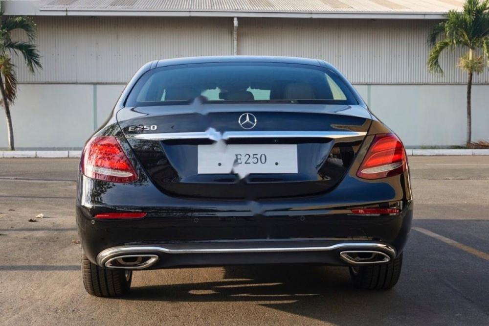 Mercedes-Benz E250   2017 - Bán Mercedes đời 2017, màu đen