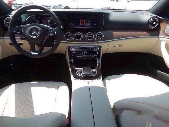 Mercedes-Benz E300  AMG 2017 - Bán Mercedes E300 AMG đời 2017, màu trắng