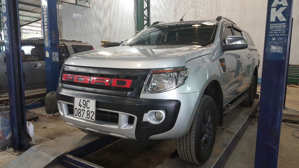 Ford Ranger XLS 2012 - Cần bán Ford Ranger số sàn, đời 2012 ,1 cầu trang bị nhiều đồ chơi