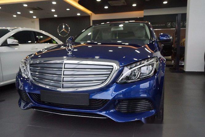 Mercedes-Benz C250 2017 - Bán Mercedes C250 đời 2017, màu xanh