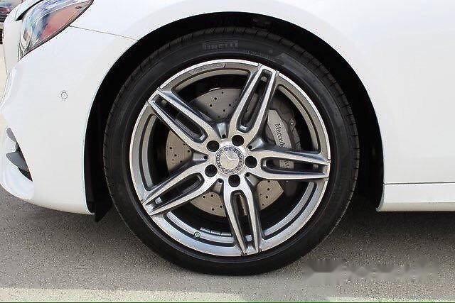 Mercedes-Benz E300  AMG 2017 - Bán Mercedes E300 AMG đời 2017, màu trắng