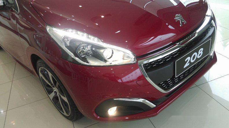 Peugeot 208 Facelift 2015 - Bán ô tô Peugeot 208 Facelift đời 2015, màu đỏ