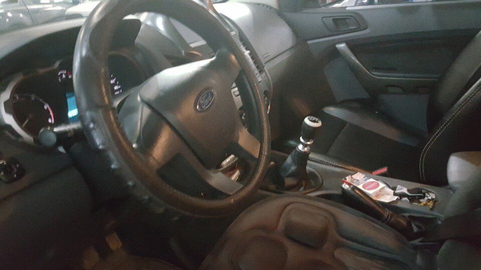 Ford Ranger XLS 2012 - Cần bán Ford Ranger số sàn, đời 2012 ,1 cầu trang bị nhiều đồ chơi