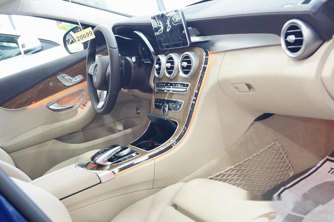 Mercedes-Benz C250 2017 - Bán Mercedes C250 đời 2017, màu xanh