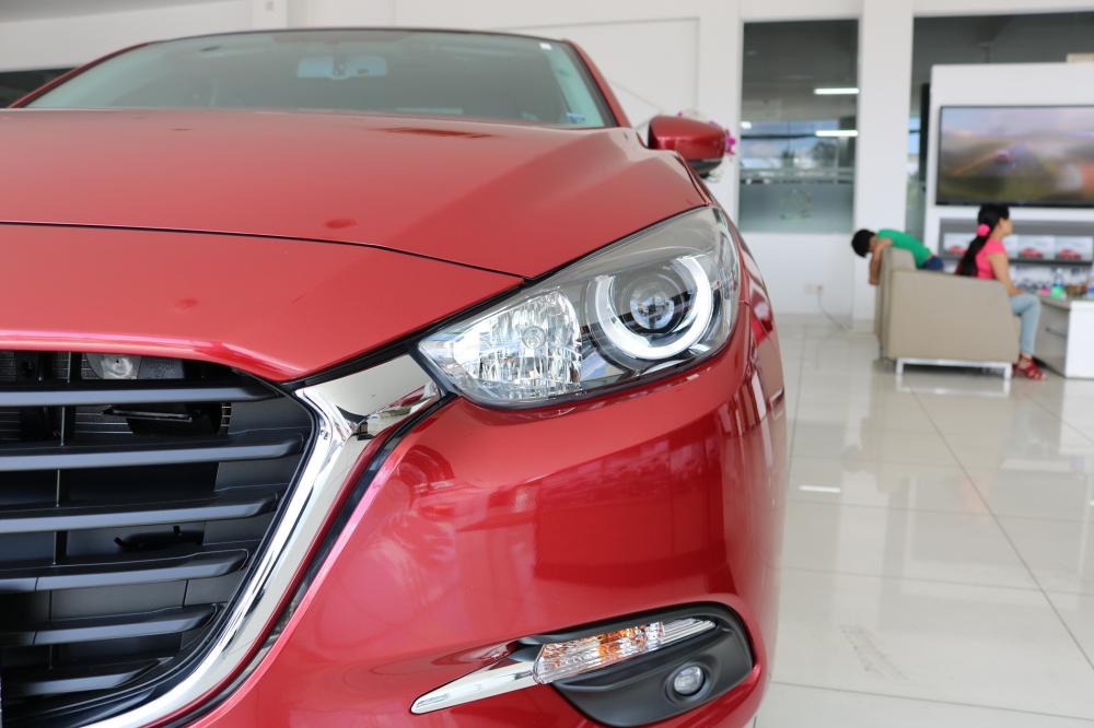Mazda 323 1.5 AT SD 2017 - Bán ô tô Mazda 323 1.5 AT SD sản xuất 2017, mới 100% giá ưu đãi - L/H Tiến 0974188277