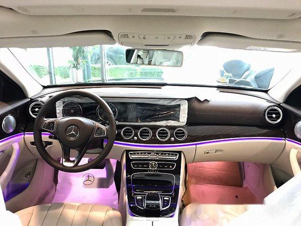 Mercedes-Benz E250 2017 - Bán xe Mercedes E250 đời 2017, màu đen