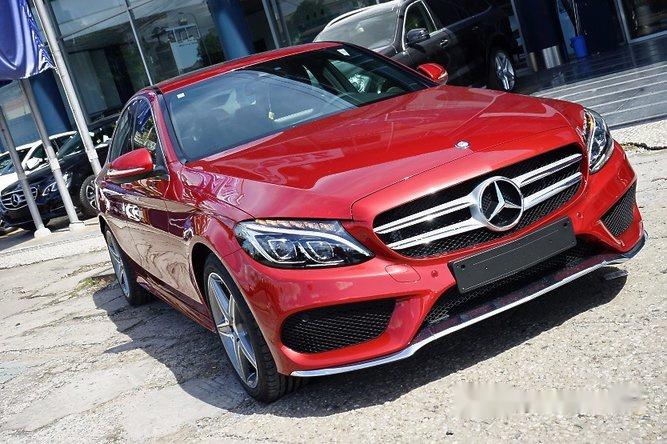 Mercedes-Benz C300  AMG 2017 - Bán Mercedes C300 AMG năm 2017, màu đỏ