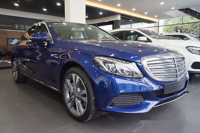 Mercedes-Benz C250 2017 - Bán Mercedes C250 đời 2017, màu xanh