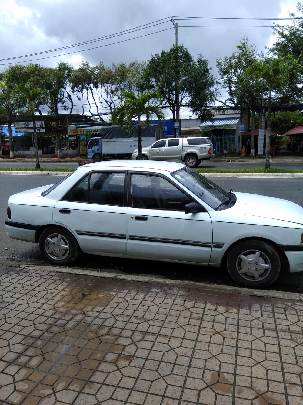 Mazda 323 1992 - Bán Mazda 323 sản xuất 1992, màu trắng, nhập khẩu