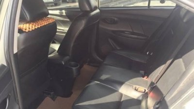 Toyota Vios J 2016 - Cần bán xe Toyota Vios năm 2016, màu bạc số sàn, giá 470tr