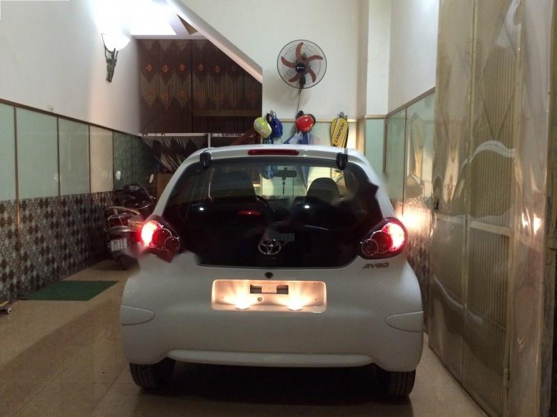 Toyota Yago 2012 - Bán Toyota Aygo năm 2012, màu trắng, nhập khẩu