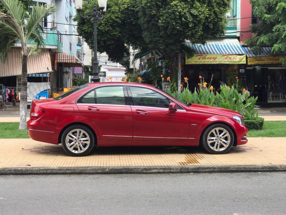 Mercedes-Benz C200 2011 - Bán ô tô Mercedes C200 năm 2011, màu đỏ, nhập khẩu nguyên chiếc, 745 triệu
