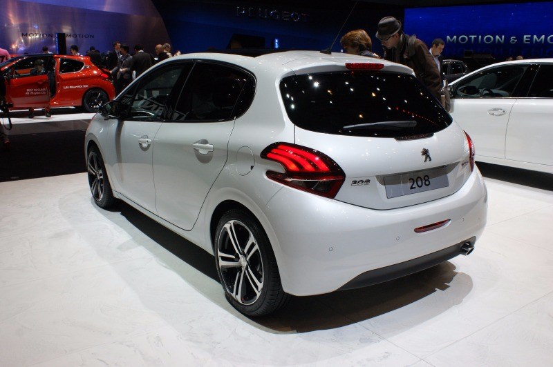 Peugeot 2008 2015 - Bán Peugeot 2008 đời 2015, màu trắng, nhập khẩu, 850 triệu
