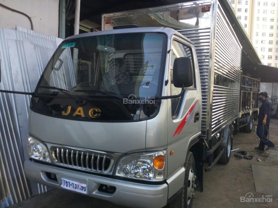 JAC HFC 1030k4 2017 - Bán xe tải JAC HFC 1030k4, thùng kín inox 3m72, hỗ trợ trả góp 90%