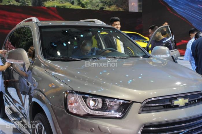 Chevrolet Captiva Revv LTZ 2.4 AT 2017 - Bán Chevrolet Captiva Revv LTZ 2.4 AT sản xuất 2017, hỗ trợ vay ngân hàng 80%. Gọi Ms. Lam 0939193718
