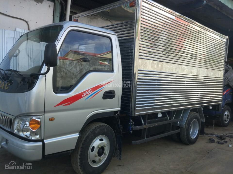 JAC HFC 1030k4 2017 - Bán xe tải JAC HFC 1030k4, thùng kín inox 3m72, hỗ trợ trả góp 90%