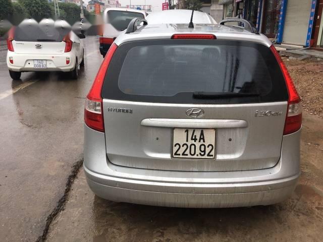 Hyundai i30 CW  2009 - Bán xe Hyundai i30 CW đời 2009, màu bạc, nhập khẩu