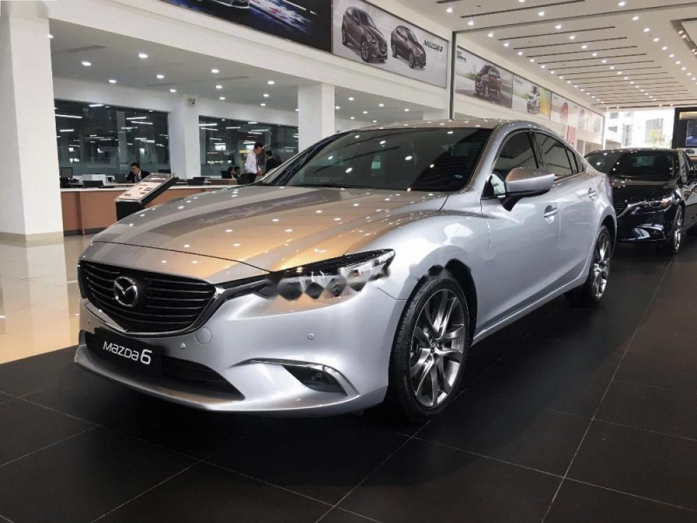 Mazda 6 2.5L Premium 2017 - Bán ô tô Mazda 6 2.5L Premium đời 2017, màu bạc