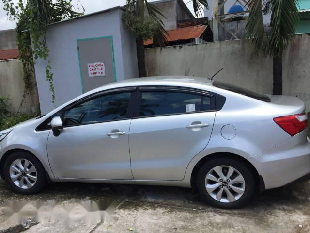 Kia Rio 2015 - Cần bán Kia Rio đời 2015, màu bạc