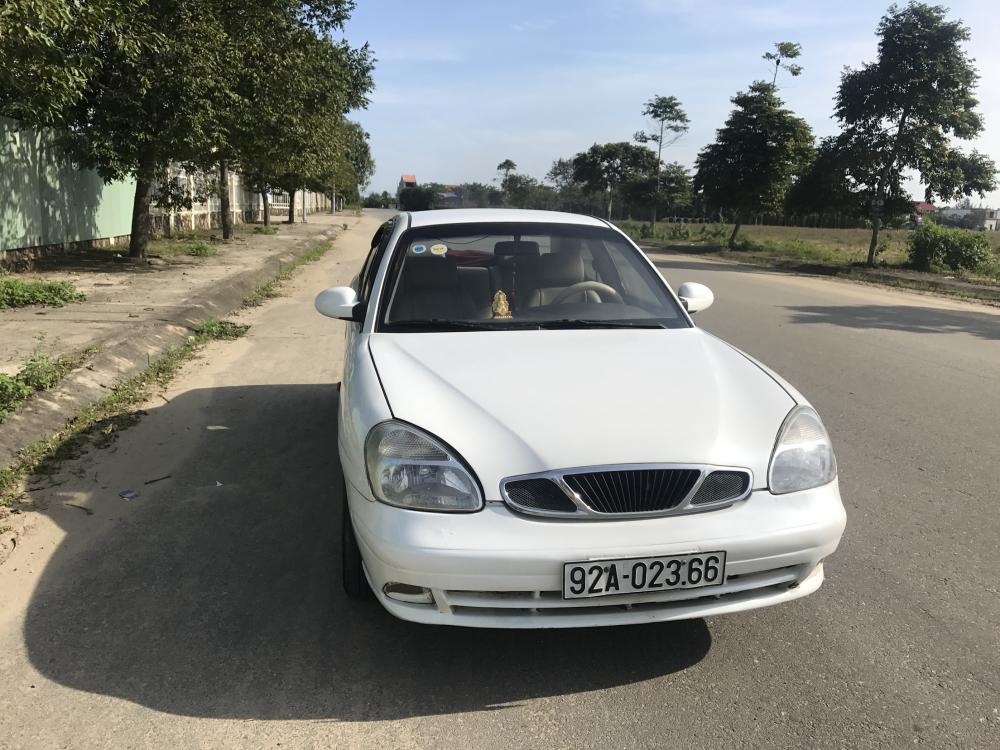 Daewoo Nubira II 2000 - Cần bán gấp xe Nubira II màu trắng nhập khẩu nguyên chiếc, máy êm, giá rẻ 100 triệu