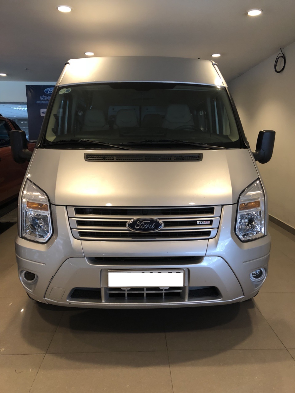 Ford Transit MID 2016 - Bán Ford Transit MID đời 2016, màu bạc, xe chính hãng, chạy siêu lướt